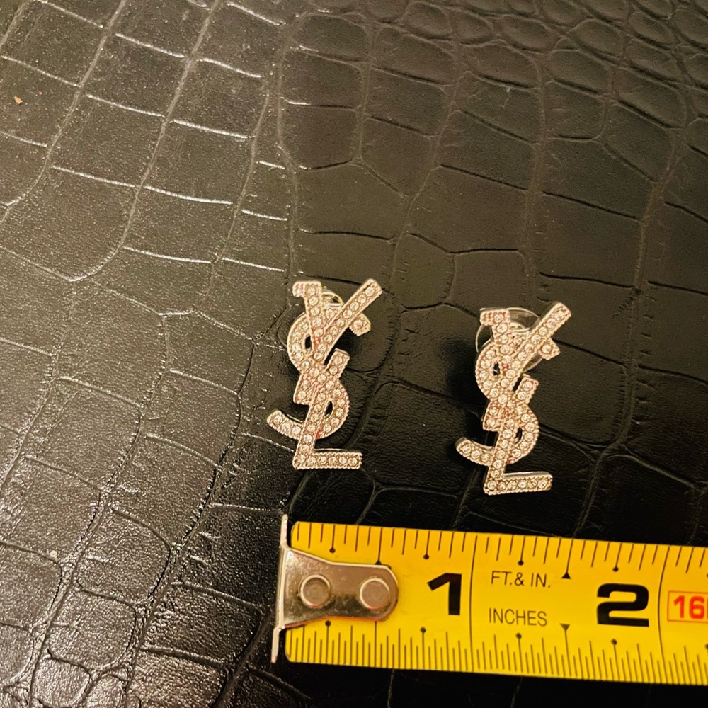 Gorgeous High End Designer Brand - Inspired Earrings - Picture 3 of 5
